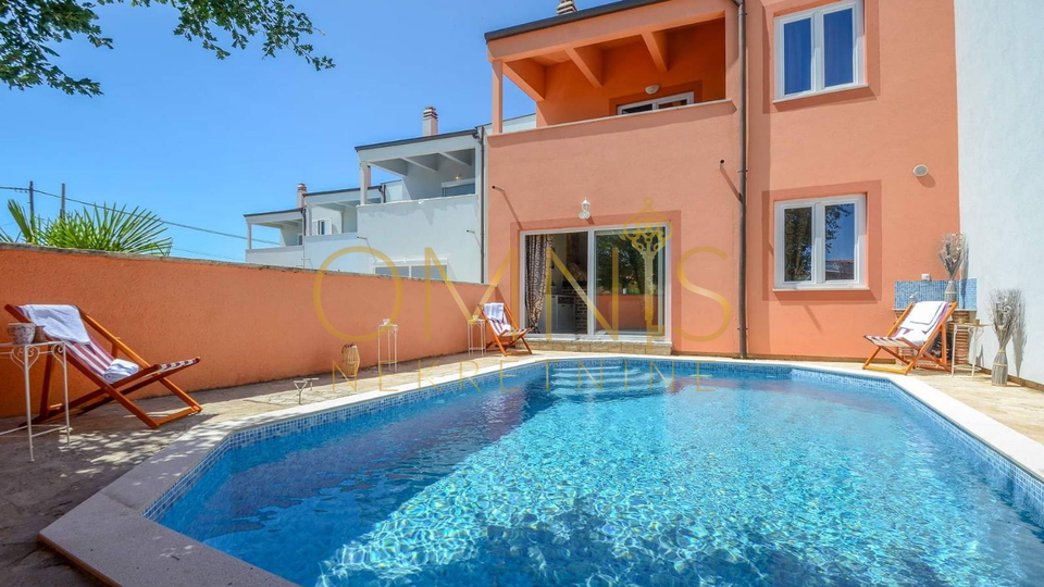 Istra, Loborika - prodaja kuće u nizu, 150m2, bazen!